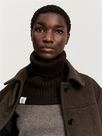 Aiayu Nellie neck warmer Pure Chocolate